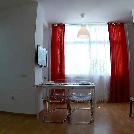 Mitjana Plaza Apartment