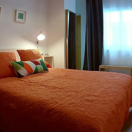 Mitjana Plaza Apartment *