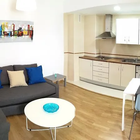 Mitjana Plaza Apartment