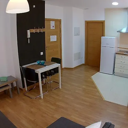 Mitjana Plaza Apartment